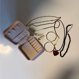Silver and gold jewellery set with jewelry case